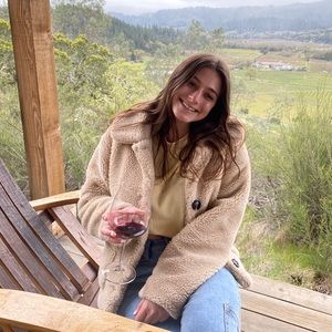 Meet your Posher, Emily